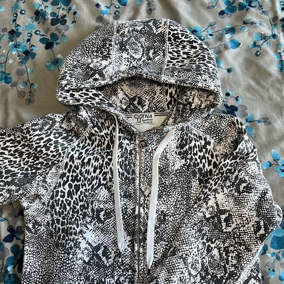 TNA Zip-up Hoody - Picture 2 of 4